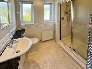 Shower room- click for photo gallery